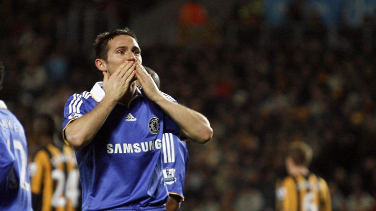 Chelsea's Frank Lampard celebrates his goal during a Barclays Premier League game at the KC Stadium in Hull, England, on October 29 , 2008. AFP PHOTO/IAN K