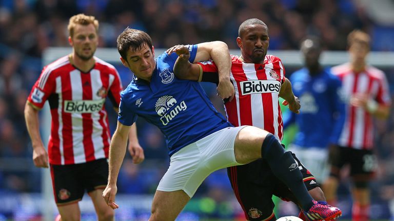 LIVERPOOL, ENGLAND - MAY 09:  Jermain Defoe of Sunderland tangles with Leighton Baines of Everton during the Barclays Premier League match between Everton 