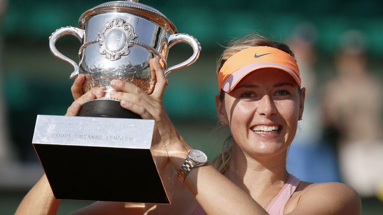Maria Sharapova with French Open trophy in 2004