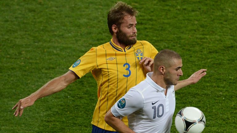 Swedish defender Olof Mellberg (L) vies with French forward Karim Benzema during the Euro 2012 football championships match Sweden vs France on June 19, 20