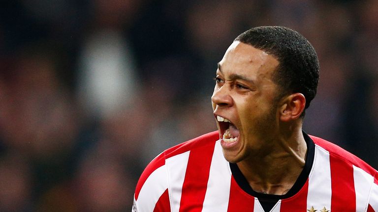 Memphis Depay of PSV Eindhoven celebrates scoring his team's winning goal in the last minute of the game during the game against Feyenoord in December 2014