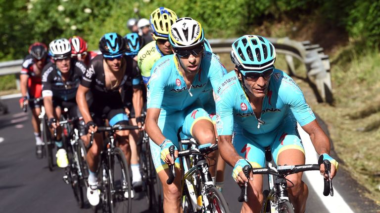 Astana chases on stage four of the 2015 Tour of Italy