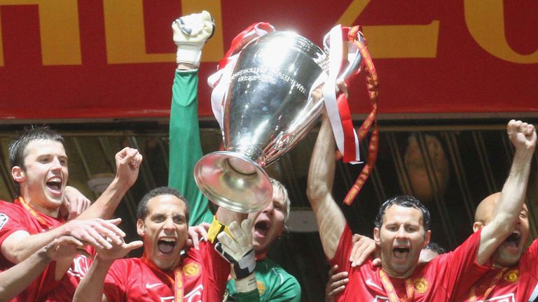 Rio Ferdinand and Ryan Giggs of Manchester United celebrate with the trophy after winning the UEFA Champions League final