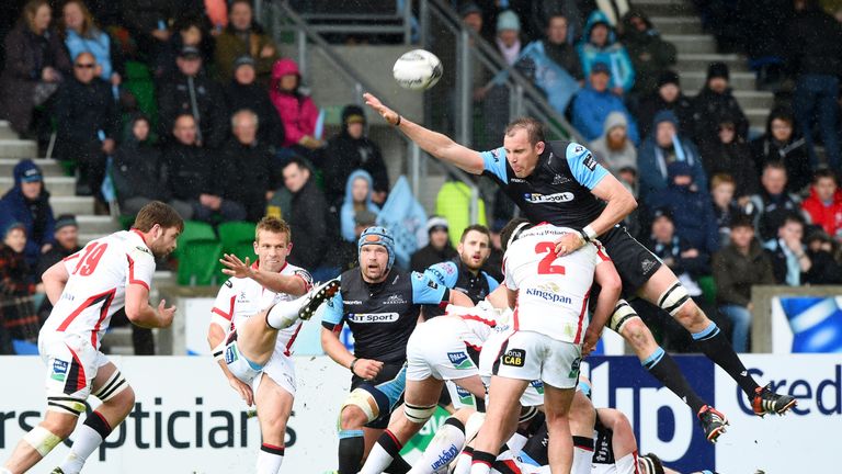 Glasgow Warriors captain Alastair Kellock closes down the kick of Paul Marshall