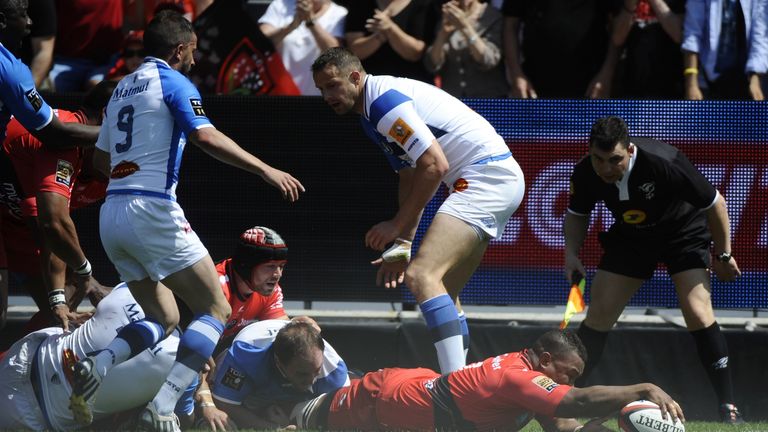 Toulon flanker Steffon Armitage crosses for their first try against Castres