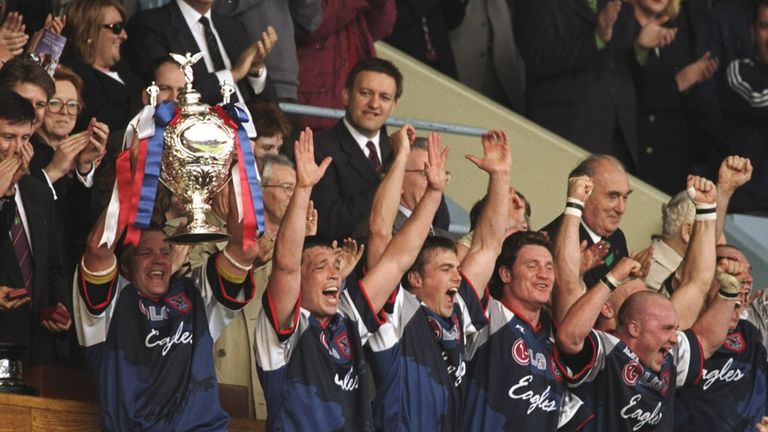 Sheffield Eagles Captain Paul Broadbent lifts the trophy aloft after the Silk Cut Challenge Cup in 1998