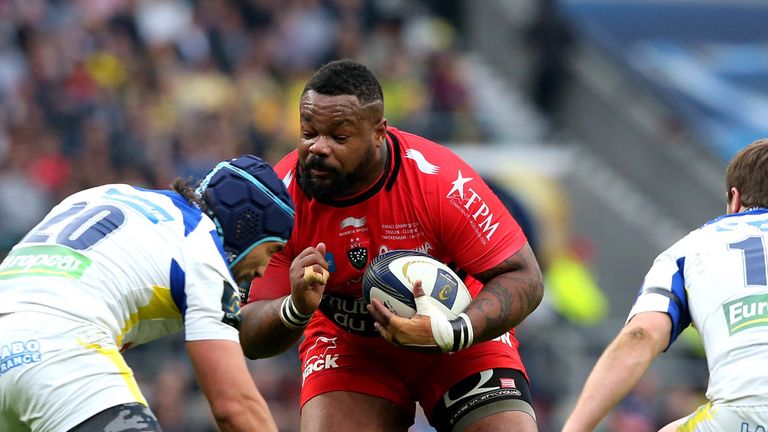 LONDON, ENGLAND - MAY 02:  Mathieu Bastareaud of Toulon is challenged by Julien Bardy of Clermont and Camille Lopez of Clermont during the European Rugby Cha
