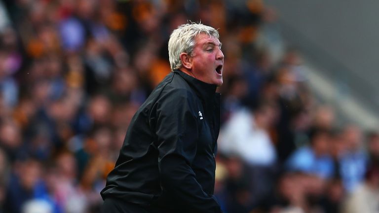 Steve Bruce manager of Hull City gestures during the Barclays Premier League match against Manchester United