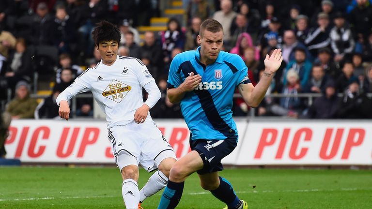 Sung-Yueng Ki of Swansea City scores his team's second goal during the Premier League match between Swansea City and Stoke City at Liberty Stadium.