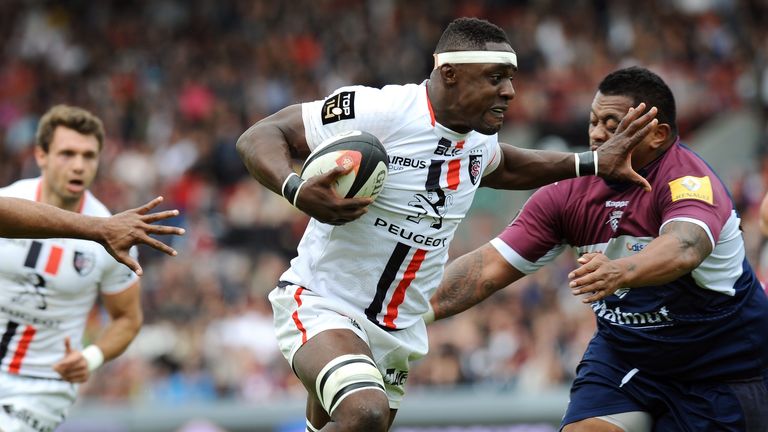 Toulouse's French flanker Yannick Nyanga runs with the ball during the French Top 14 rugby union match, Toulouse vs Bordeaux-Begles