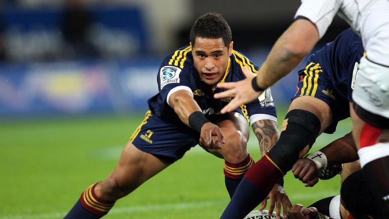 DUNEDIN, NEW ZEALAND - MAY 01: Aaron Smith of the Highlanders in action during the round 12 Super Rugby match between the Highlanders and the Sharks at For