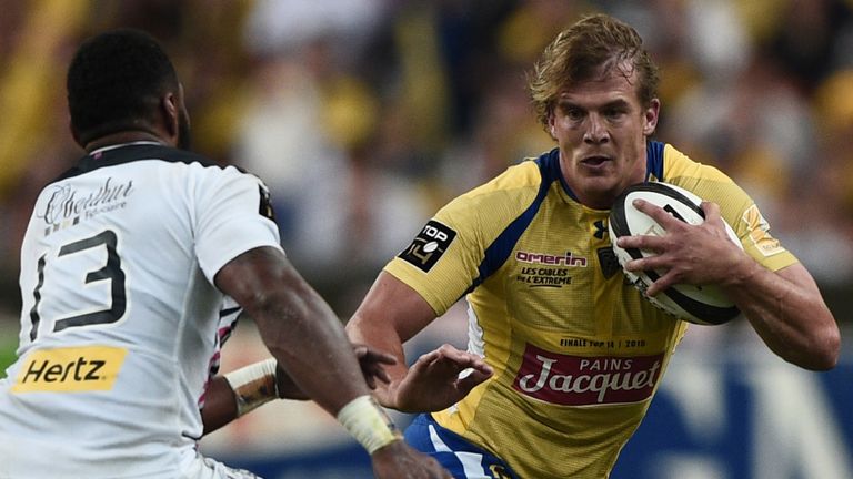 Clermont's French centre Aurelien Rougerie (R) runs with the ball past Stade Francais Waisale Nayacalevu during the French Top 14 final