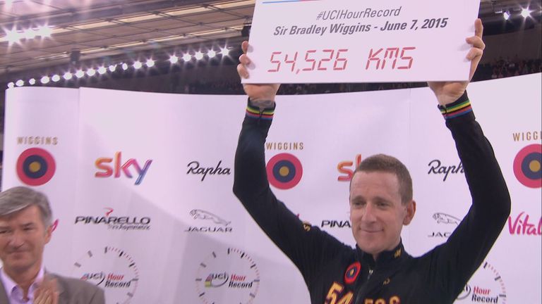 Bradley Wiggins hour record victory celeb