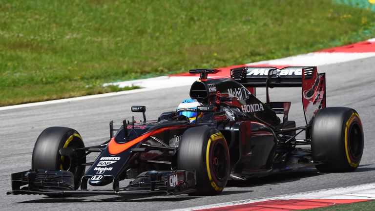 Alonso tests the new 'stubby' McLaren nose