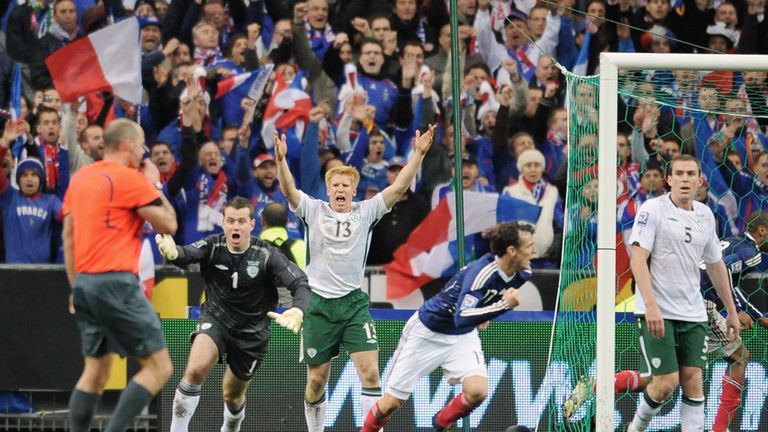 Thierry Henry hand ball 2009 France Republic