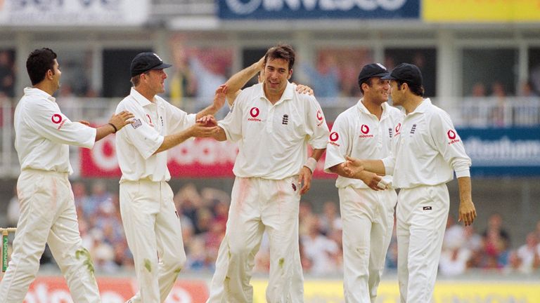 23 - 27 Aug 2001:  James Ormond is congratulated by his England teamates during the Fifth Ashes Test match against Australia played at The Oval in London. 