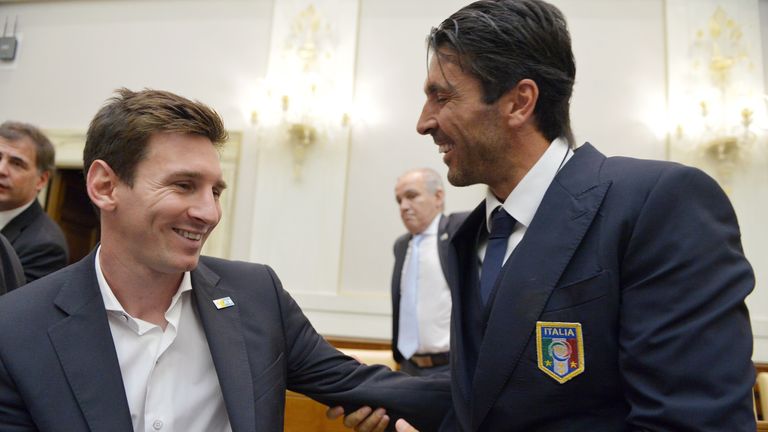 Lionel Messi (L) and Gianluigi Buffon (R)