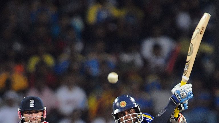Sri Lankan batsman Dilshan (R) is watched by England wicketkeeper Prior as he plays a shot during the Cricket World Cup 2011 quarter-fina