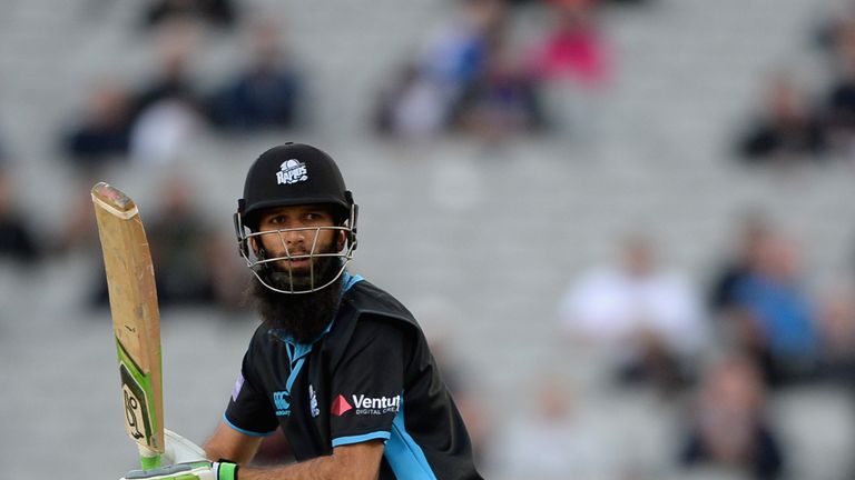 MANCHESTER, ENGLAND - JUNE 18:  Moeen Ali of Worcestershire bats during the NatWest T20 Blast match between Lancashire Lighting and Worcestershire Rapids a