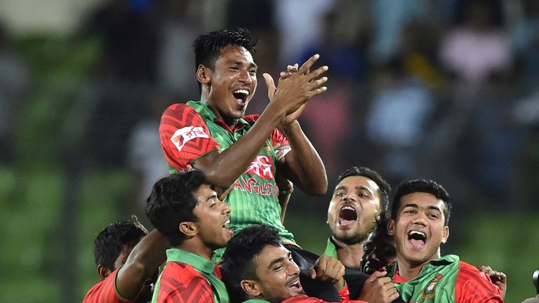  Mustafizur Rahman (top) is lifted by his teammates after winning the second ODI (One Day International) cricket match between Bangladesh and India