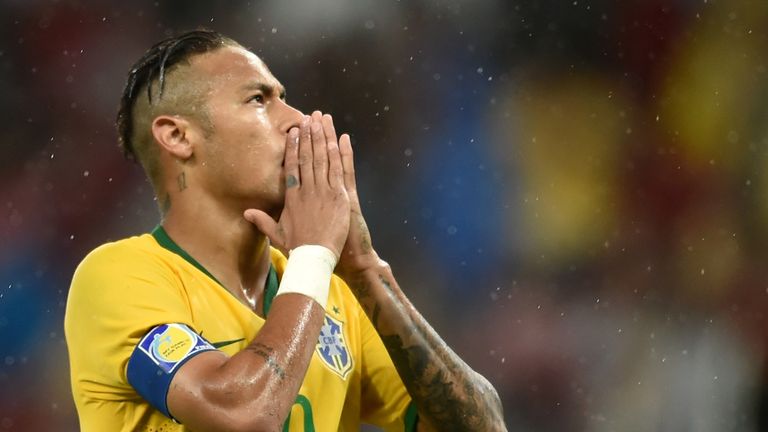 Neymar of Brazil gestures  during the International Friendly Match between Brazil and Honduras 