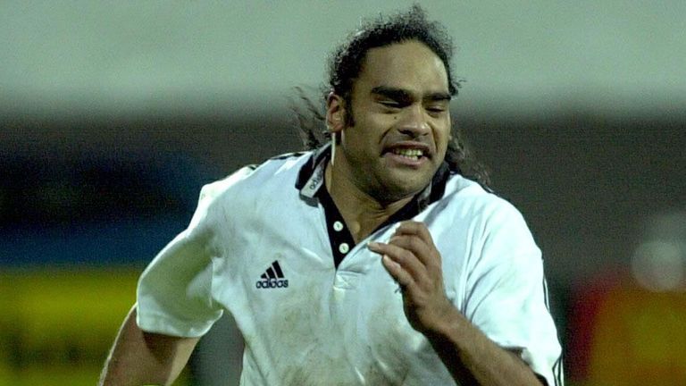 Norman Berryman in action for New Zealand Maori against Scotland in 2000