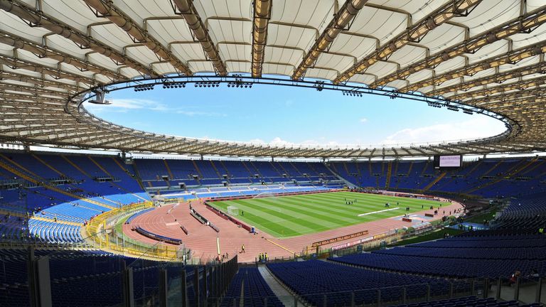 A general view of  Rome's Olympic stadium before the Italian Serie A football match on May 3, 2009. The match finished 0-0. AFP PHOTO / Andreas SOLARO (Pho
