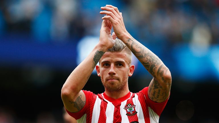 MANCHESTER, ENGLAND - MAY 24:  Toby Alderweireld of Southampton applaudes the fans after the Barclays Premier League match between Manchester City and Sout