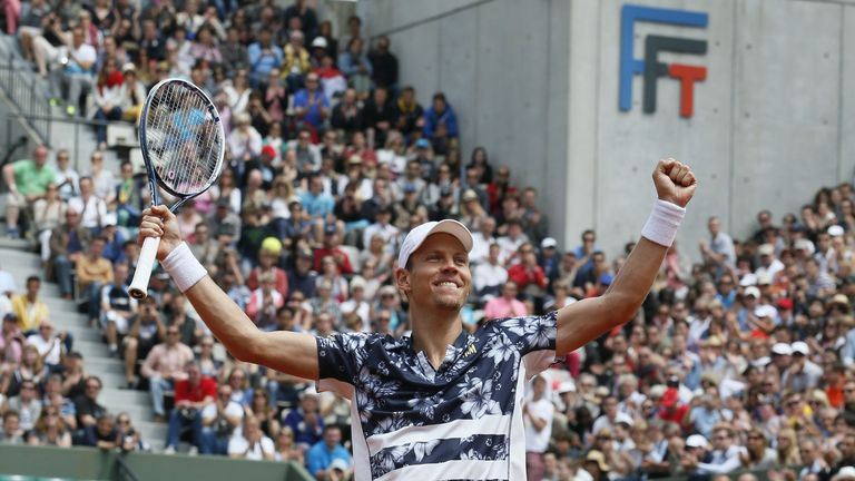 Czech Republic's Tomas Berdych celebrates after winning his French tennis Open round of sixteen match against USA's John Isner at the Roland Garros stadium