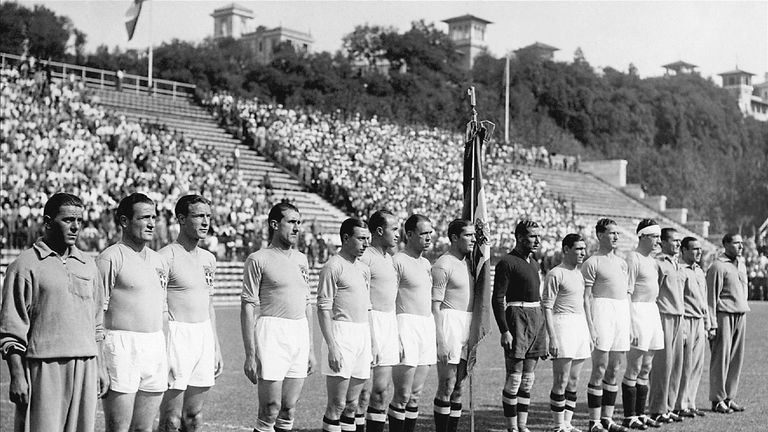 Italian national soccer team players pose before the 1934 World Cup final