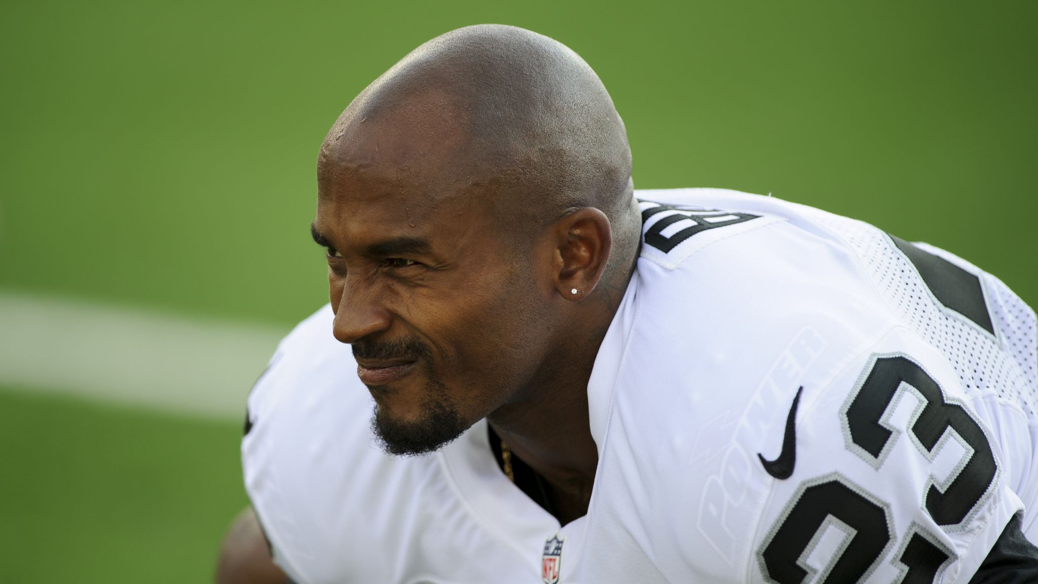 New England Patriots sign free agent cornerback Tarell Brown