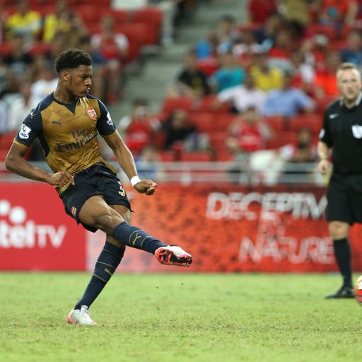 Akpom treble spurs Arsenal