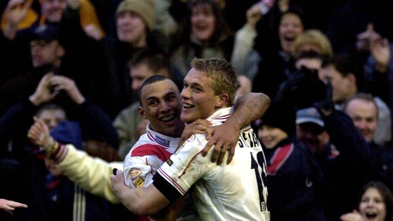 Pix: Simon Wilkinson/SWpix.com. Rugby League Challenge Cup, first round. St. Helens v Wigan. 10/02/2001...COPYWRIGHT PICTURE>>SIMON WILKINSON>>01943 436649