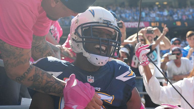 SAN DIEGO - OCTOBER 5:  Antonio Gates #85 of the San Diego Chargers is congratulated by fans after catching a touchdown pass against the New York Jets duri