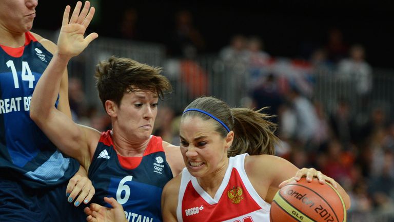 Russian guard Becky Hammon (R) vies with British guard Stef Collins 