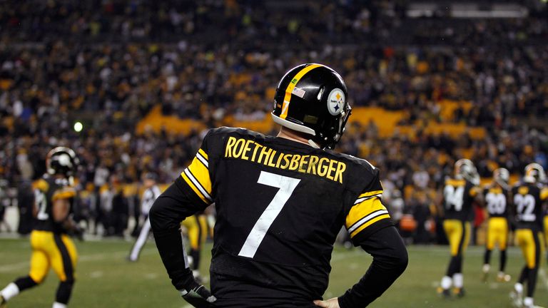 PITTSBURGH, PA - JANUARY 03:  Ben Roethlisberger #7 of the Pittsburgh Steelers looks on from the sideline in the fourth quarter against the Baltimore Raven