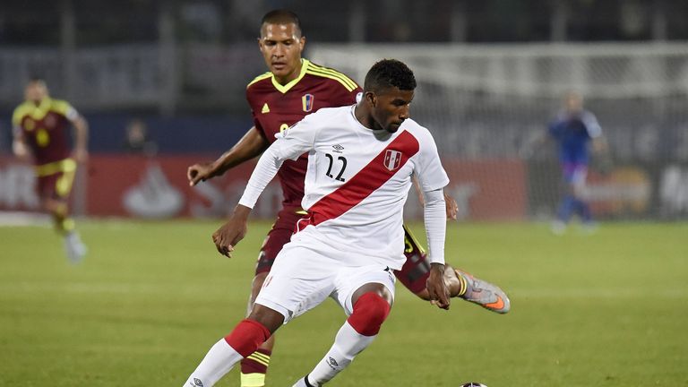 Peru's midfielder Carlos Ascues (front) is challenged by Venezuela's forward Jose Rondon during the 2015 Copa America