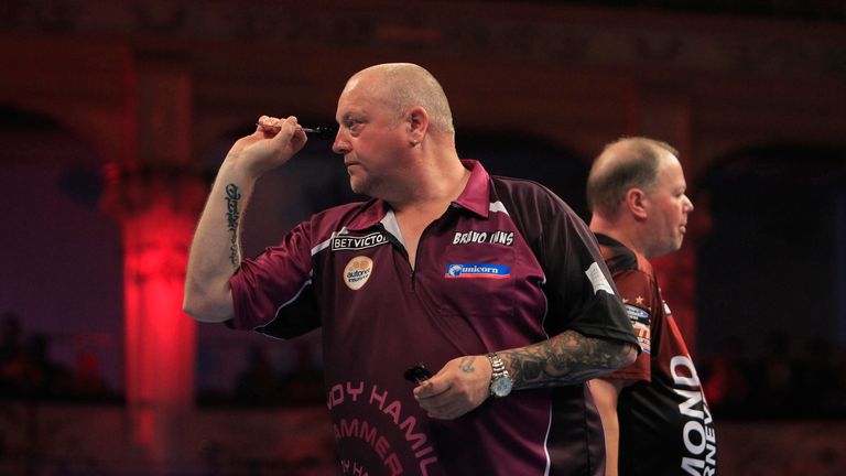 Andy Hamilton beats Raymond van Barnveld