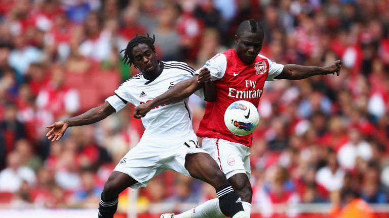 LONDON, ENGLAND - SEPTEMBER 10:  Emmanuel Frimpong of Arsenal battles with Nathan Dyer of Swansea City during the Barclays Premier League match between Ars