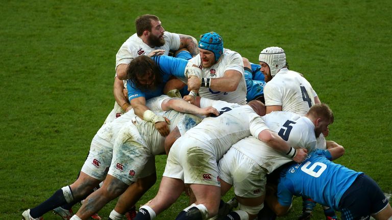 England maul towards to the Italian try line