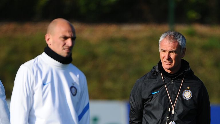 Inter Milan's coach Claudio Ranieri attends on December 6, 2011 a training session with players such as Esteban Cambiasso