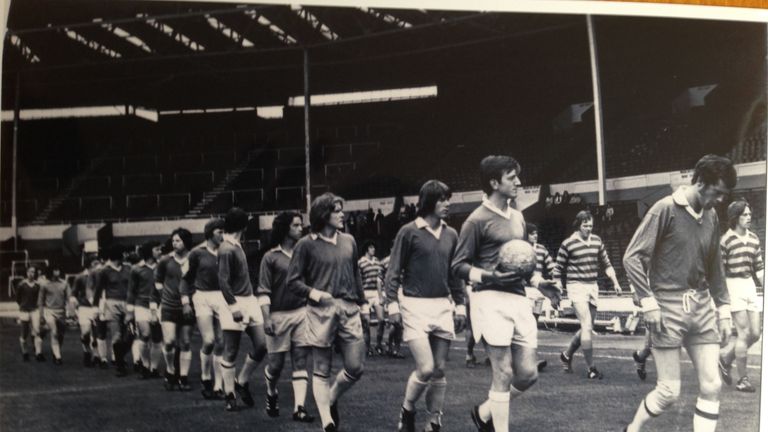 London and New York walk out at Wembley. Tony Grealish is fourth from right, with brother Brian carrying the football