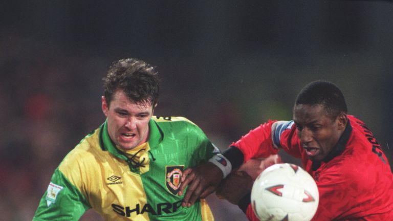 20 FEB 1994:  A PICTURE SHOWING GARY Pallister OF MANCHESTER UNITED FOOTBALL CLUB AS HE IS CHALLENGED BY JOHN FASHANU OF WIMBLEDON DURING THEIR FA CUP FIF