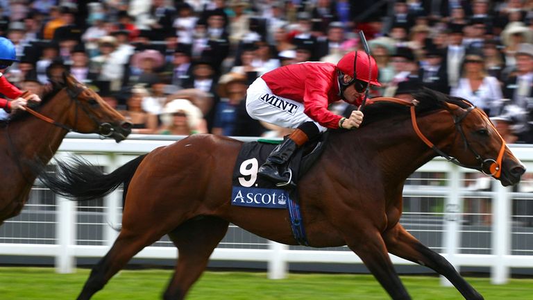  Richard Hughes and Paco Boy land The Queen Anne Stakes at Royal Ascot in 2009