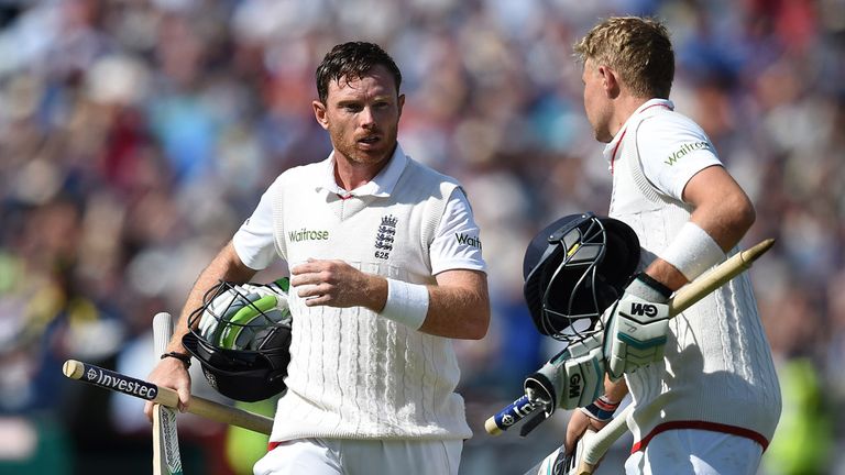 England's Ian Bell (L) and England's Joe Root walk back to the pavilion after adding the winning runs for England on the third day of the third Ashes Test