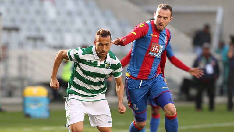 Jefferson Nascimento of Sporting Club de Portugal competes with Jordon Mutch of Crystal Palace