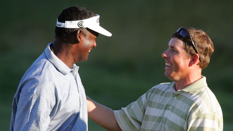 Justin Leonard (right) and Vijay Singh of Fiji smile at the end of the round on the 18th greenduring the PGA Championships in August, 2004