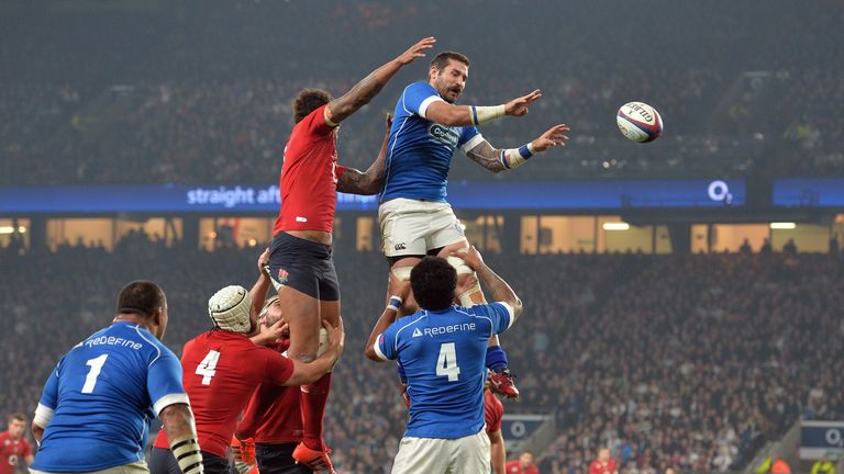 Kane Thompson (R) beats England's lock Courtney Lawes (L) to the ball in a line-out during the Autumn International rugby union Test match bet