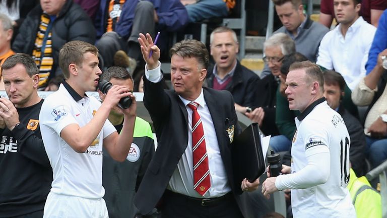 Manchester United manager Louis van Gaal with James Wilson (l) and Wayne Rooney (r) 