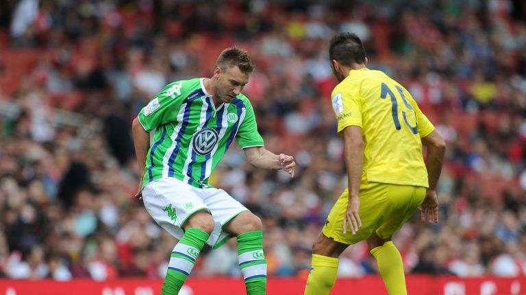 Nicklas Bendtner of Wolfsburg challenged by Victor Ruiz of Villarreal during the match at the Emirates Cup in 2015